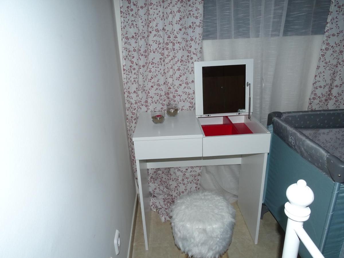 Apartamento Piscina Viena Roses Bagian luar foto