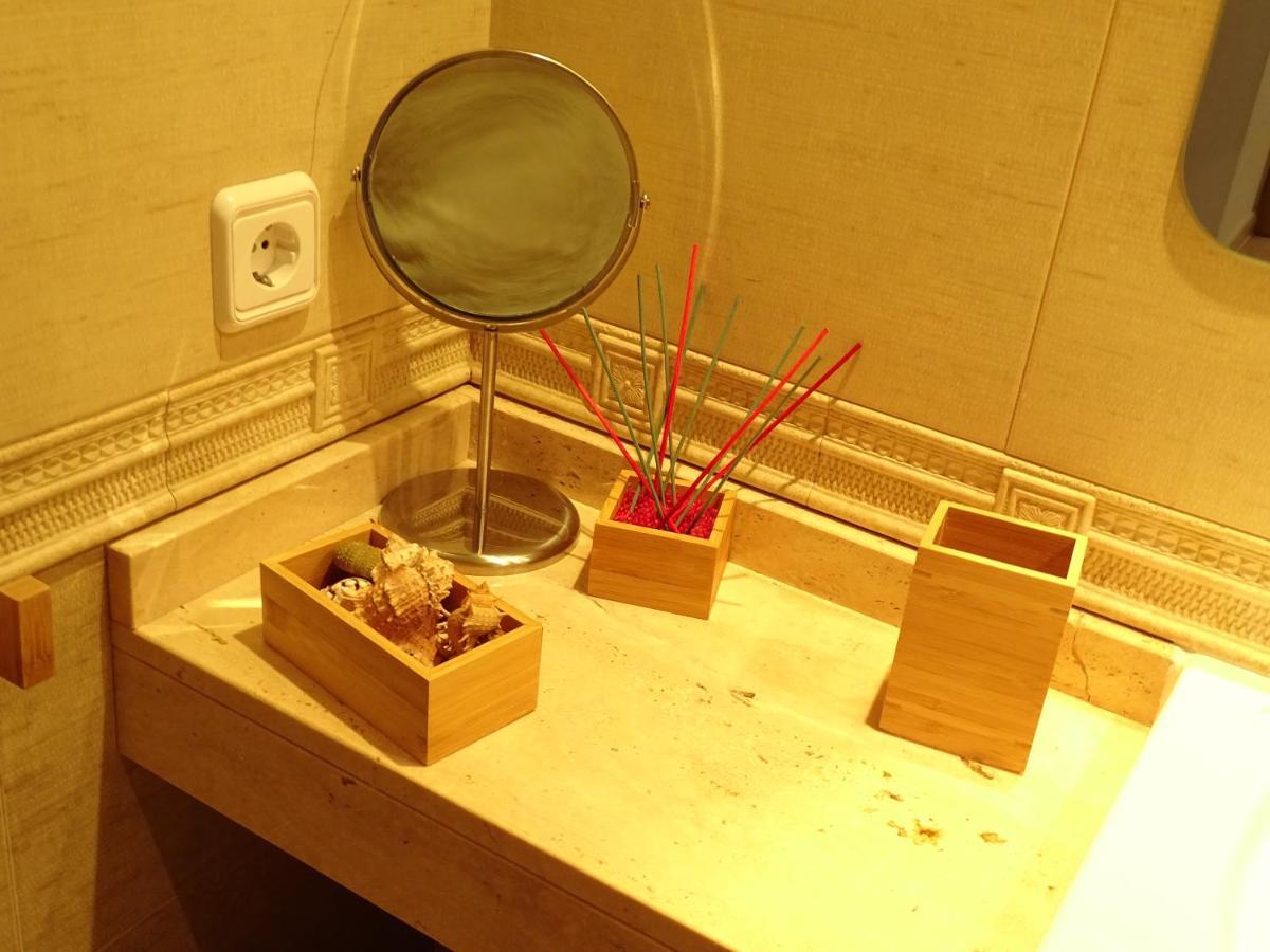 Apartamento Piscina Viena Roses Bagian luar foto