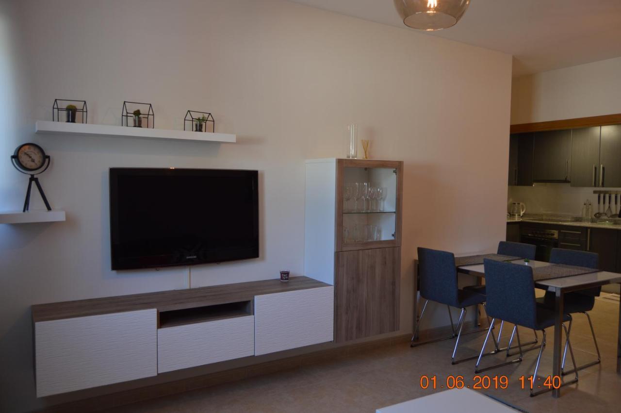 Apartamento Piscina Viena Roses Bagian luar foto