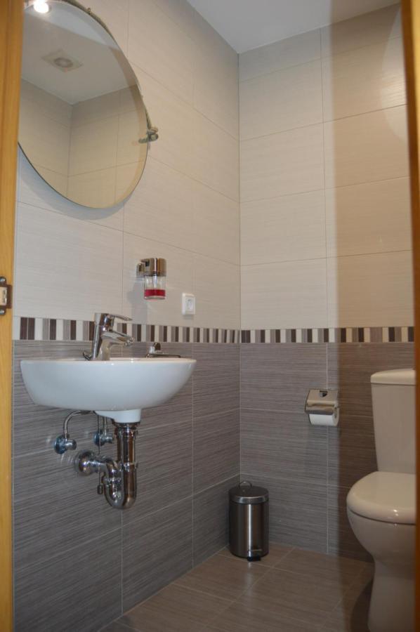 Apartamento Piscina Viena Roses Bagian luar foto